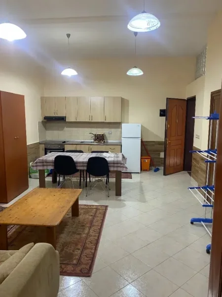 Tirane, jepet me qera shtepi 1+1 Kati 1, 68 m² 320 € (Prane universitetit te mjeksise/ Spitali Amerikan 2)