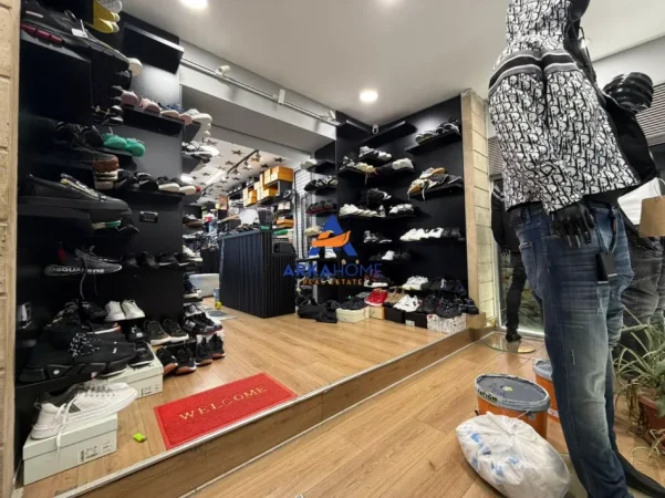 Tirane, shitet dyqan Kati 0, 55 m² 