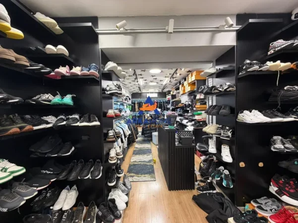 Tirane, shitet dyqan Kati 0, 55 m² 