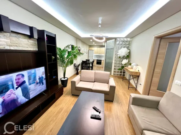 Tirane, jepet me qera apartament 1+1+Ballkon Kati 2, 70 m² 550 € (BRRYLI)
