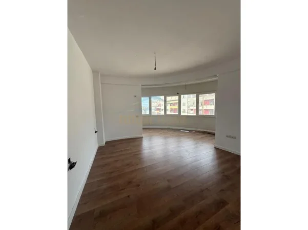 Tirane, shitet apartament 3+1+Ballkon Kati 7, 125 m² 210.000 € (Unaza e re)