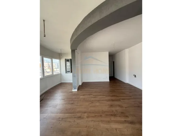Tirane, shitet apartament 3+1+Ballkon Kati 7, 125 m² 210.000 € (Unaza e re)
