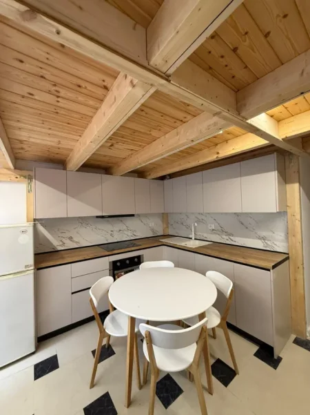 Tirane, jepet me qera apartament 1+1+Ballkon , 70 m² 650 € (Selvia)