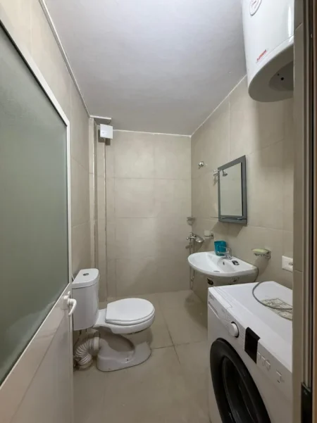 Tirane, jepet me qera apartament 1+1+Ballkon , 70 m² 650 € (Selvia)