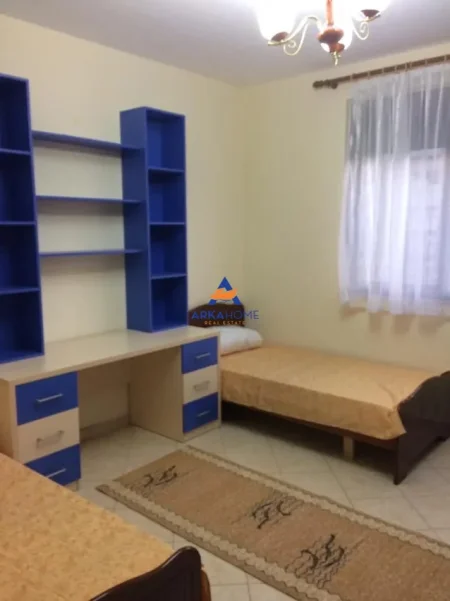 Tirane, jepet me qera apartament 3+1+Ballkon Kati 5, 120 m² 750 € 
