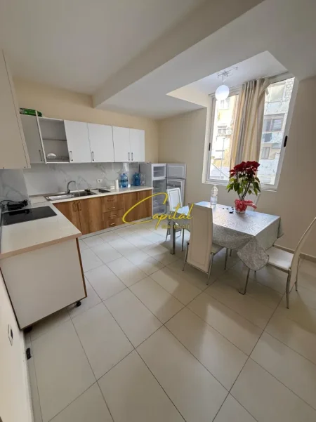 Tirane, jepet me qera apartament 2+1 Kati 2, 120 m² 550 € (BRRYLI)