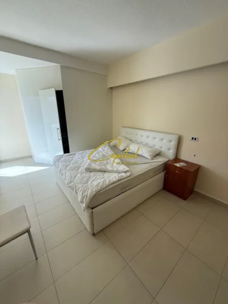 Tirane, jepet me qera apartament 2+1 Kati 2, 120 m² 550 € (BRRYLI)