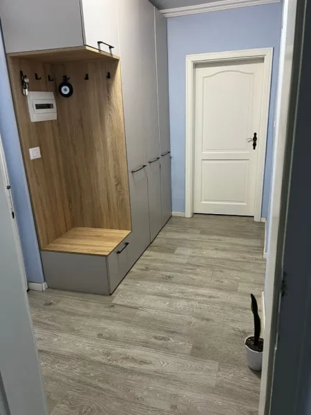 Tirane, jepet me qera apartament 1+1+Ballkon Kati 5, 70 m² 550 € 