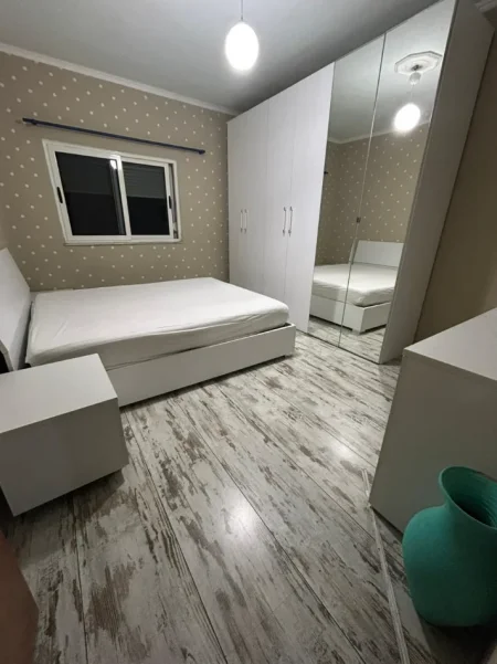 Tirane, jepet me qera apartament 2+1+Ballkon Kati 8, 86 m² 650 € (KOMUNA E PARISIT)