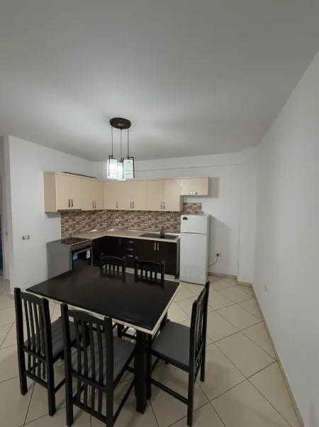 Tirane, jepet me qera apartament 2+1+Ballkon Kati 2, 117 m² 500 € (ASTIR)