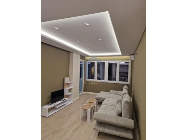 Tirane, jepet me qera apartament 2+1 Kati 5, 80 m² 500 € (Rruga MIsto Mame)