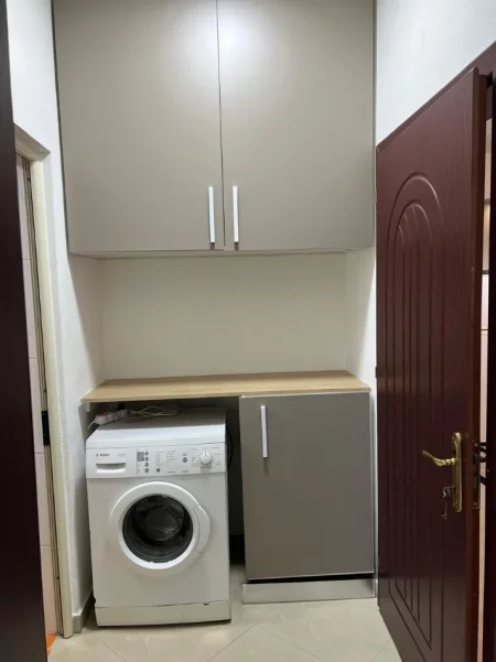 Jepet me qera, pa-komision apartament 1+1+Ballkon Kati 5, 75 m² 40.000 leke/muaj