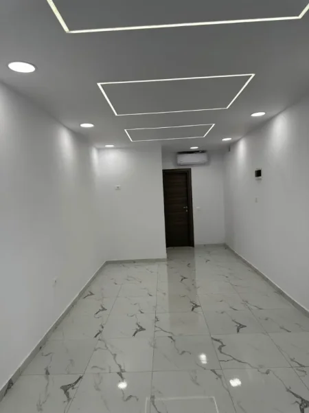 Tirane, jepet me qera dyqan Kati 0, 31 m² 400 € (PJETER BUDI)