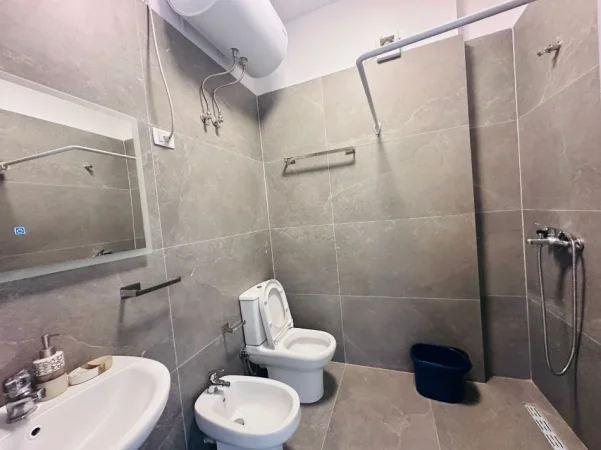 Tirane, jepet me qera apartament 2+1+Ballkon Kati 6, 90 m² 600 € 