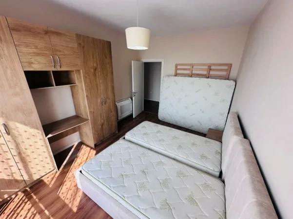 Tirane, jepet me qera apartament 2+1+Ballkon Kati 6, 90 m² 600 € 