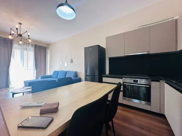 Tirane, jepet me qera apartament 2+1+Ballkon Kati 6, 90 m² 600 € 