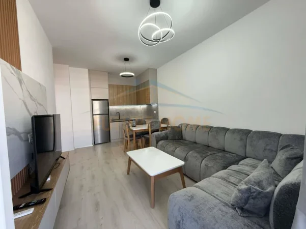 Tirane, jepet me qera apartament 1+1 Kati 2, 60 m² 420 € (Univers City)