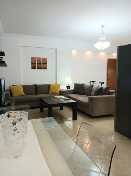 Tirane, jepet me qera apartament 2+1+Ballkon Kati 2, 97 m² 500 € 
