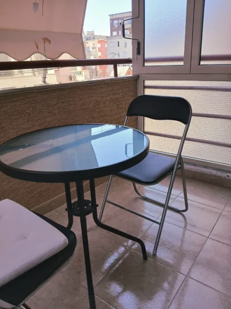 Tirane, jepet me qera apartament 2+1+Ballkon Kati 2, 97 m² 500 € 