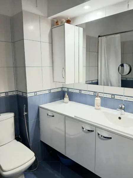 Tirane, jepet me qera apartament 2+1+Ballkon Kati 2, 97 m² 500 € 