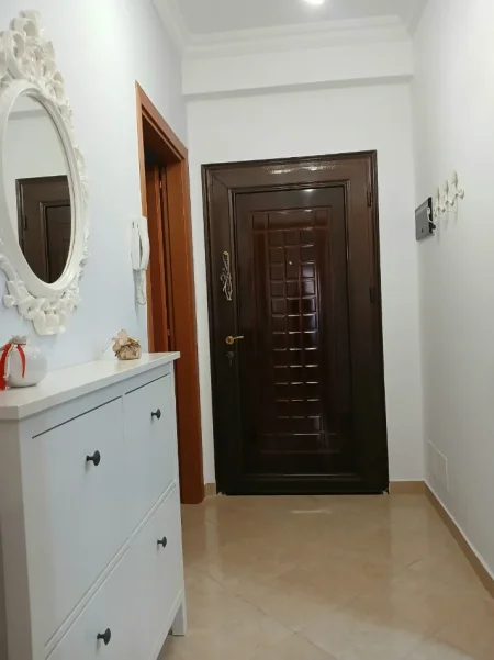 Tirane, jepet me qera apartament 2+1+Ballkon Kati 2, 97 m² 500 € 