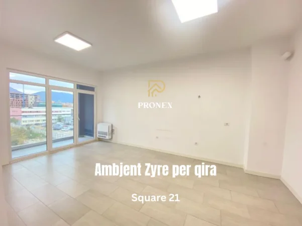 Tirane, jepet me qera zyre Kati 3, 62 m² 700 € (Square 21 / Rruga Sali Butka)