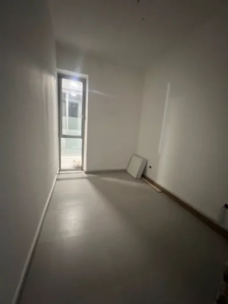 Tirane, jepet me qera ambjent biznesi Kati 0, 200 m² 3.000 € (Stadiumi Dinamo)