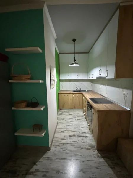 Tirane, jepet me qera apartament 2+1 Kati 7, 100 m² 650 € (Komuna Parisit)