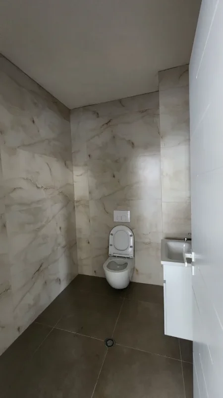 Tirane, jepet me qera ambjent biznesi Kati 0, 125 m² 1.500 € (ish parku)
