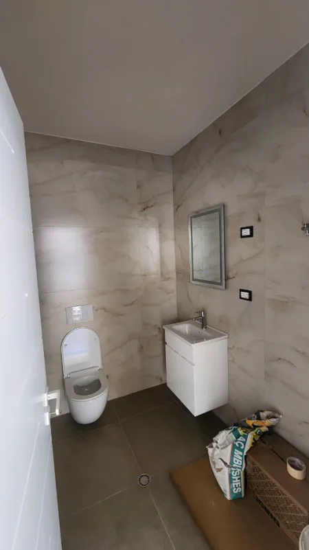 Tirane, jepet me qera ambjent biznesi Kati 0, 125 m² 1.500 € (ish parku)