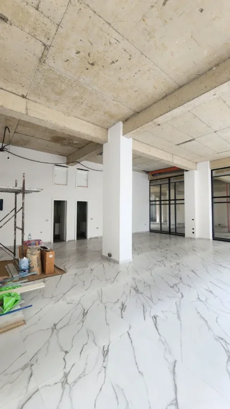 Tirane, jepet me qera ambjent biznesi Kati 0, 125 m² 1.500 € (ish parku)