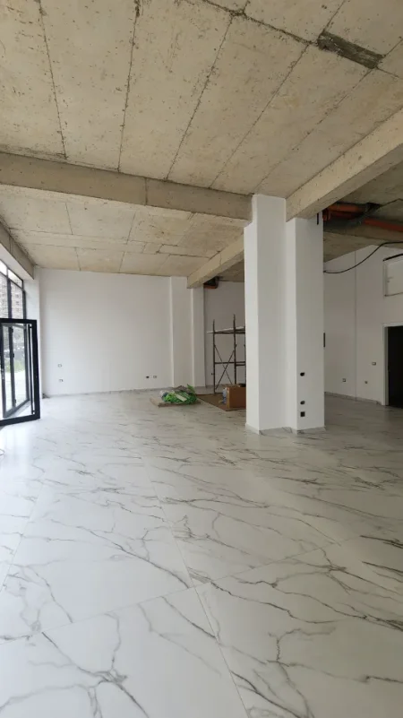 Tirane, jepet me qera ambjent biznesi Kati 0, 125 m² 1.500 € (ish parku)