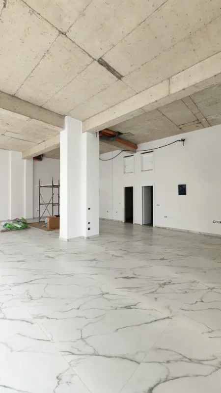 Tirane, jepet me qera ambjent biznesi Kati 0, 125 m² 1.500 € (ish parku)