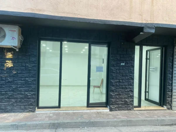 🏠 Jepet me Qera: Amb. 48m² (📍Vasil Shanto - Blv.Bajram Curri)🔥 Super vendndodhje || Buzë Rruge ✨️  60,000 lekë / Muaji 💶💶