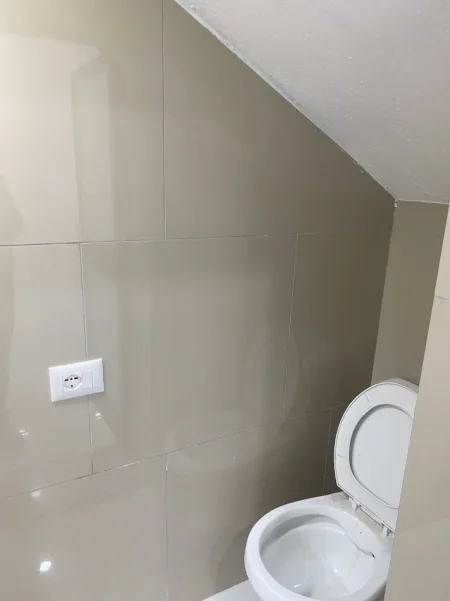 🏠 Jepet me Qera: Amb. 48m² (📍Vasil Shanto - Blv.Bajram Curri)🔥 Super vendndodhje || Buzë Rruge ✨️  60,000 lekë / Muaji 💶💶