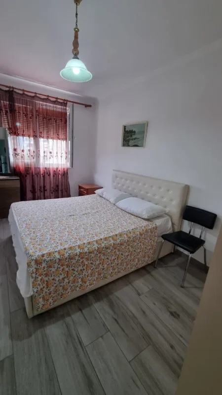 Tirane, jepet me qera apartament 1+1 Kati 2, 65 m² 450 € 