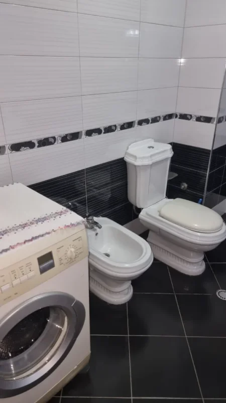 Tirane, jepet me qera apartament 1+1 Kati 2, 65 m² 450 € 