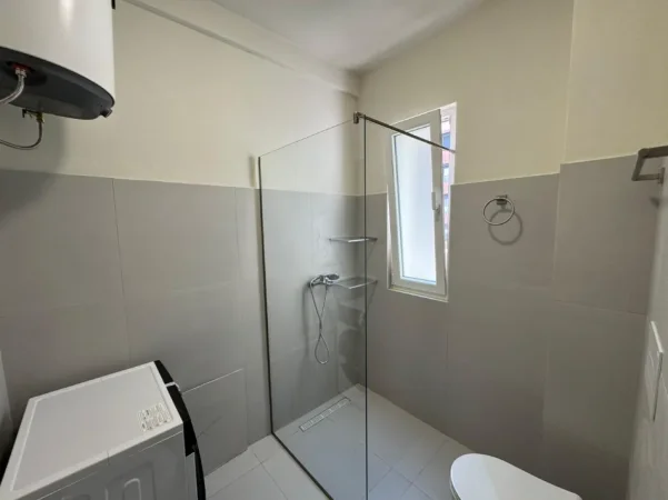 Tirane, jepet me qera apartament 2+1+Ballkon Kati 7, 100 m² 750 € (River Residence)pranë Ish Fushes e Aviacionit