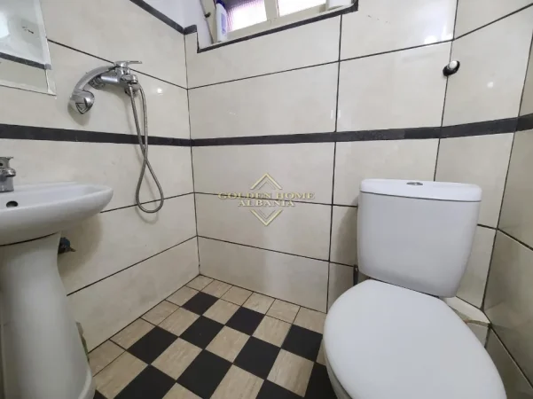 Tirane, jepet me qera apartament Kati 2, 47 m² (rruga 5 maji)