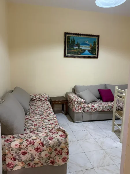 Tirane, jepet me qera apartament 1+1+Ballkon Kati 2, 50 m² (Rruga e barrikadave)