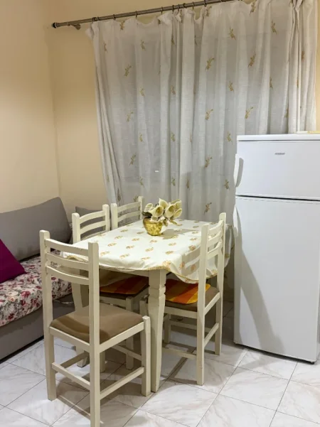 Tirane, jepet me qera apartament 1+1+Ballkon Kati 2, 50 m² (Rruga e barrikadave)