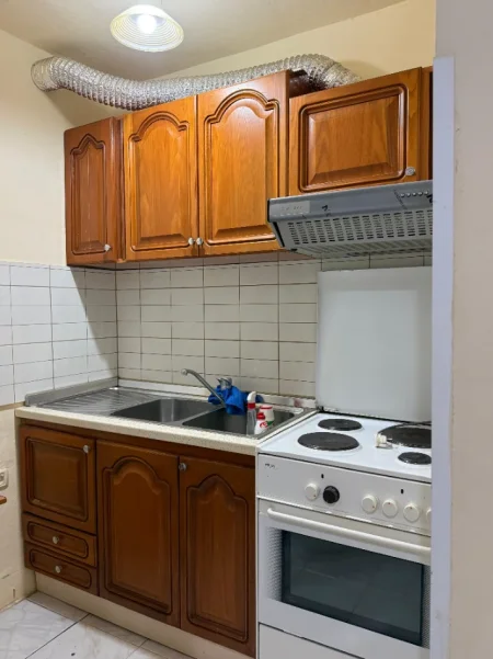 Tirane, jepet me qera apartament 1+1+Ballkon Kati 2, 50 m² (Rruga e barrikadave)