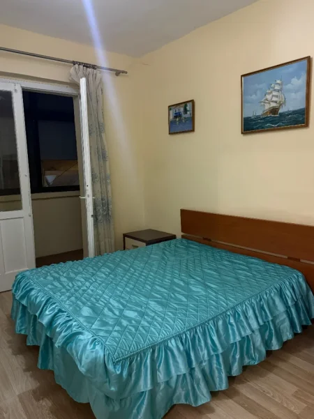 Tirane, jepet me qera apartament 1+1+Ballkon Kati 2, 50 m² (Rruga e barrikadave)