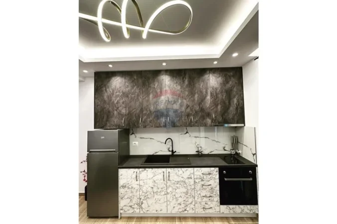 Vlore - Lungomare, jepet me qera apartament 1+1 Kati 2, 65 m² 400 € (Rruga Dhimitër Konomi, Vlore)