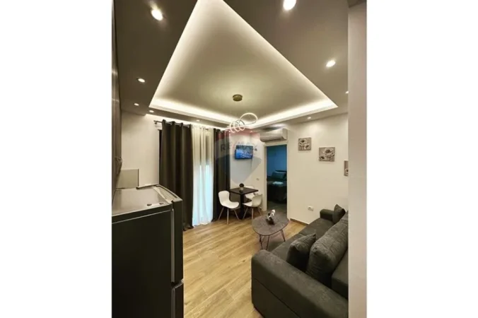 Vlore - Lungomare, jepet me qera apartament 1+1 Kati 2, 65 m² 400 € (Rruga Dhimitër Konomi, Vlore)