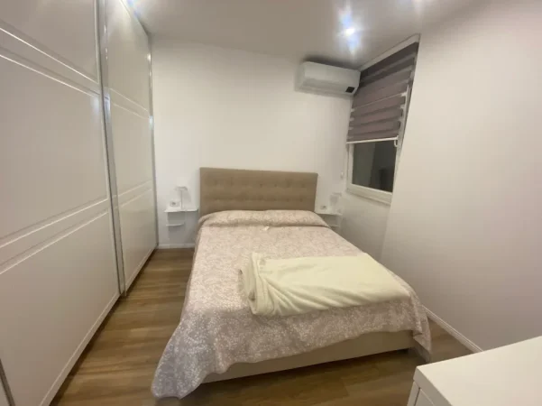Tirane, jepet me qera apartament 1+1 Kati 10, 64 m² 700 € (Ali Demi)