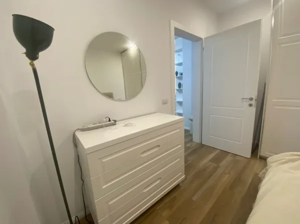 Tirane, jepet me qera apartament 1+1 Kati 10, 64 m² 700 € (Ali Demi)