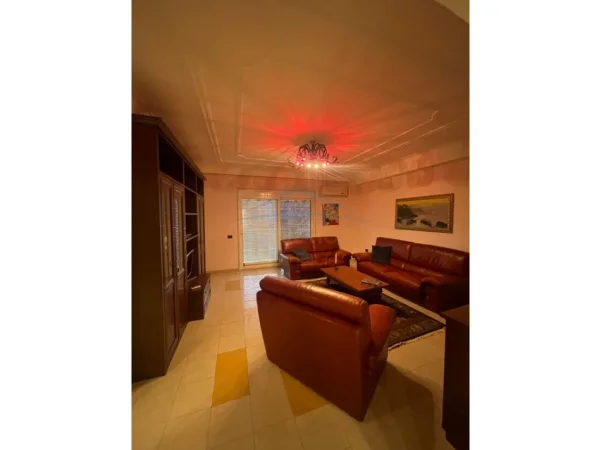 Tirane, jepet me qera apartament 2+1 Kati 6, 116 m² 1.200 € (Bllok)