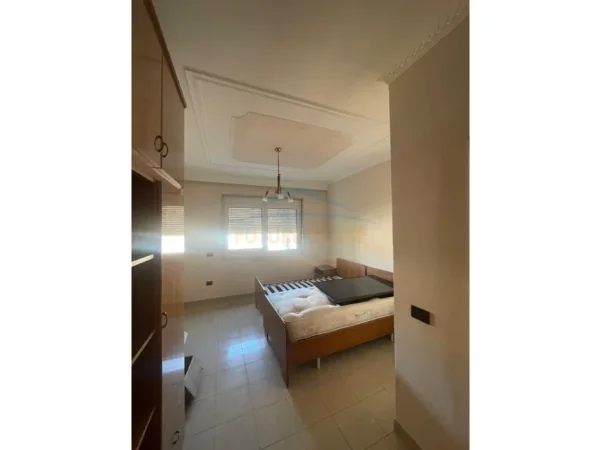 Tirane, jepet me qera apartament 2+1 Kati 6, 116 m² 1.200 € (Bllok)