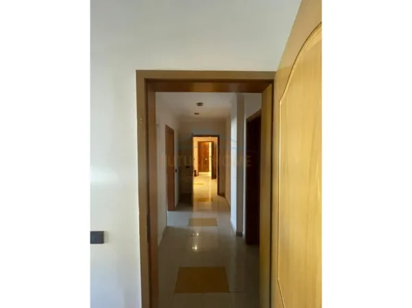 Tirane, jepet me qera apartament 2+1 Kati 6, 116 m² 1.200 € (Bllok)